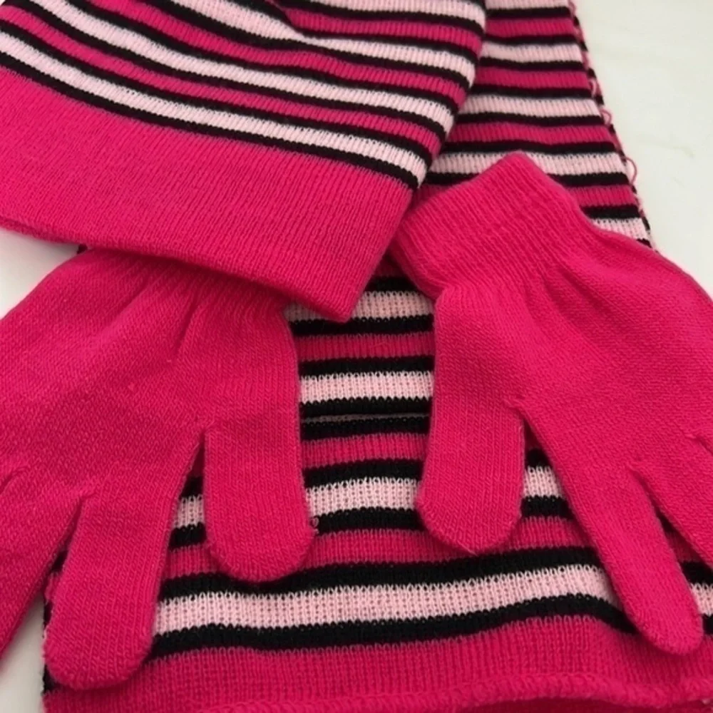 KIDS APPAREL CLUB, SCARF AND GLOVES AND HAT SET